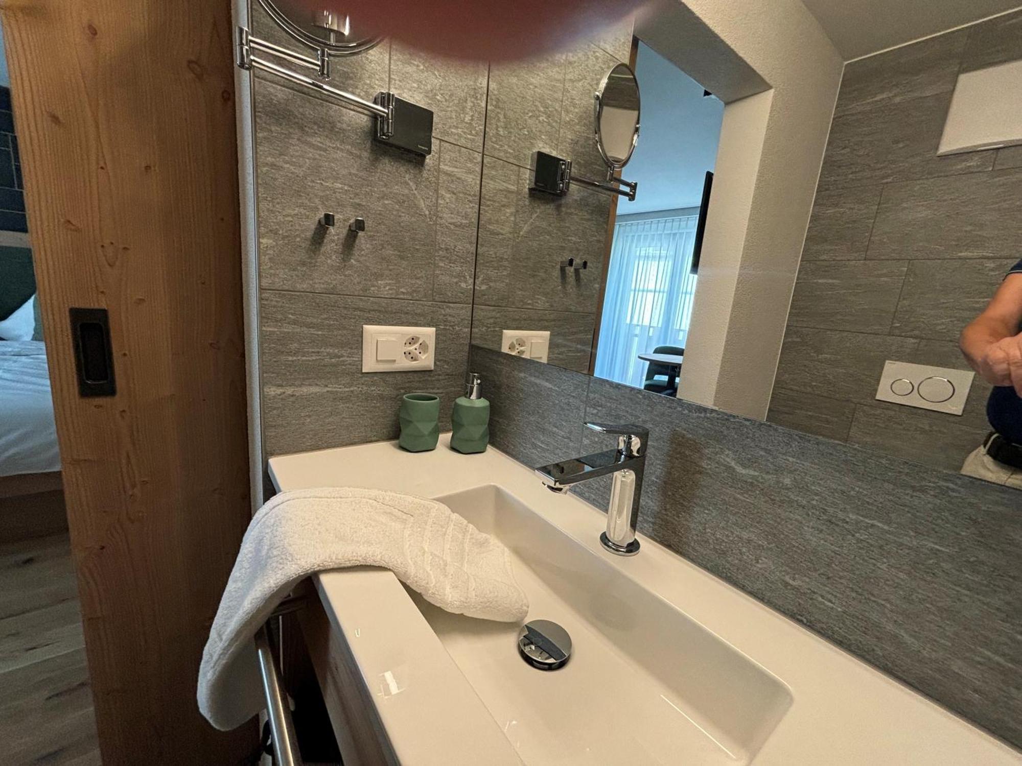 Appart Hotel Pitschonia Self Check-In Andeer Bagian luar foto