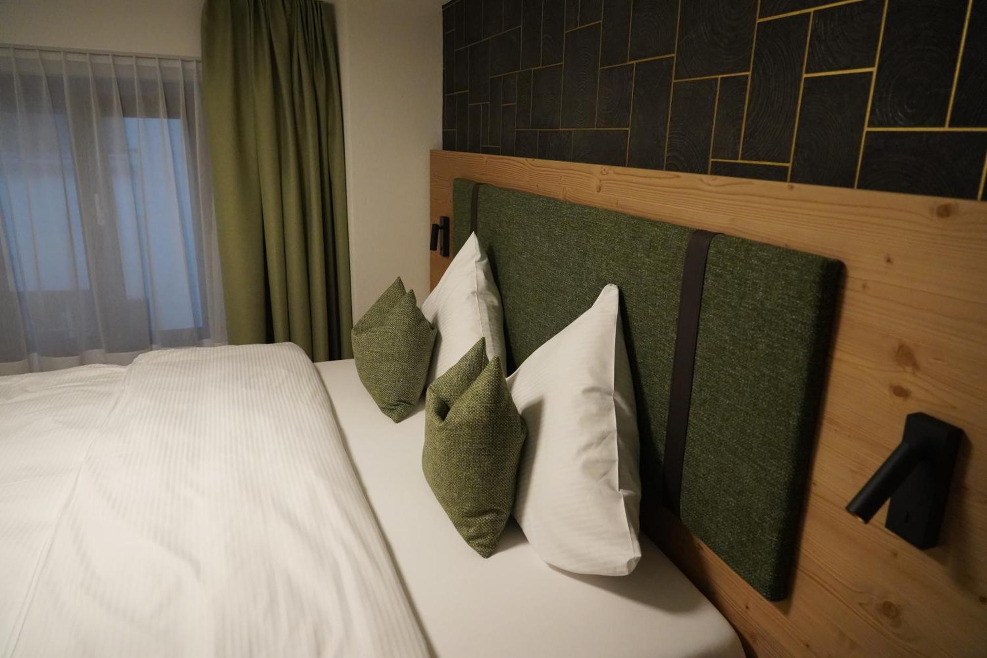 Appart Hotel Pitschonia Self Check-In Andeer Ruang foto