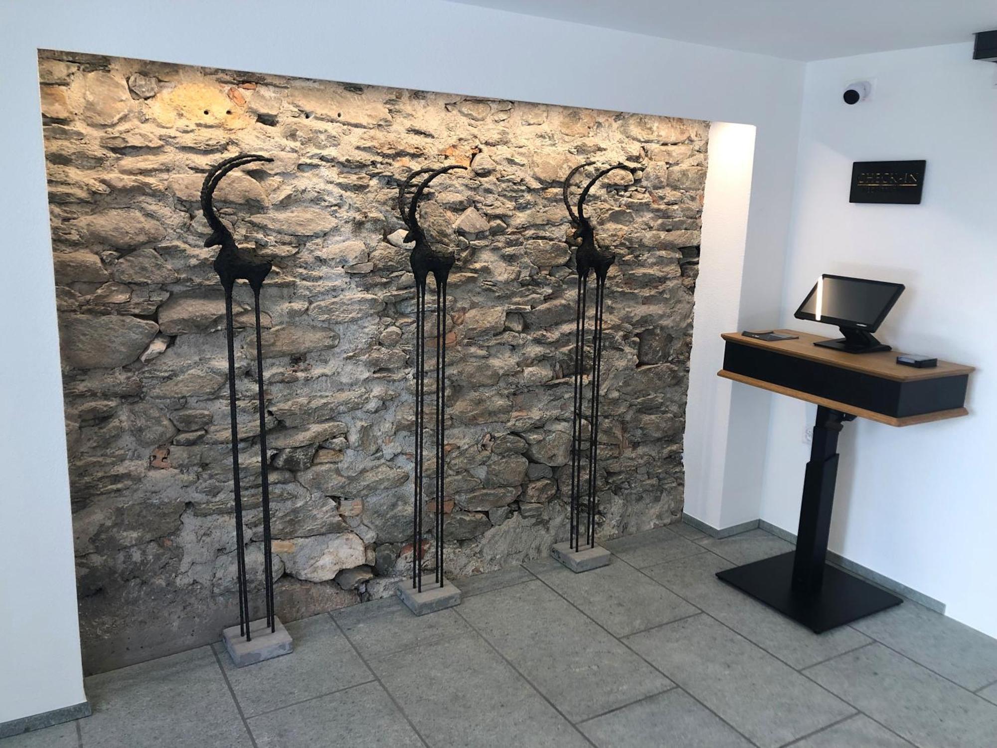 Appart Hotel Pitschonia Self Check-In Andeer Bagian luar foto